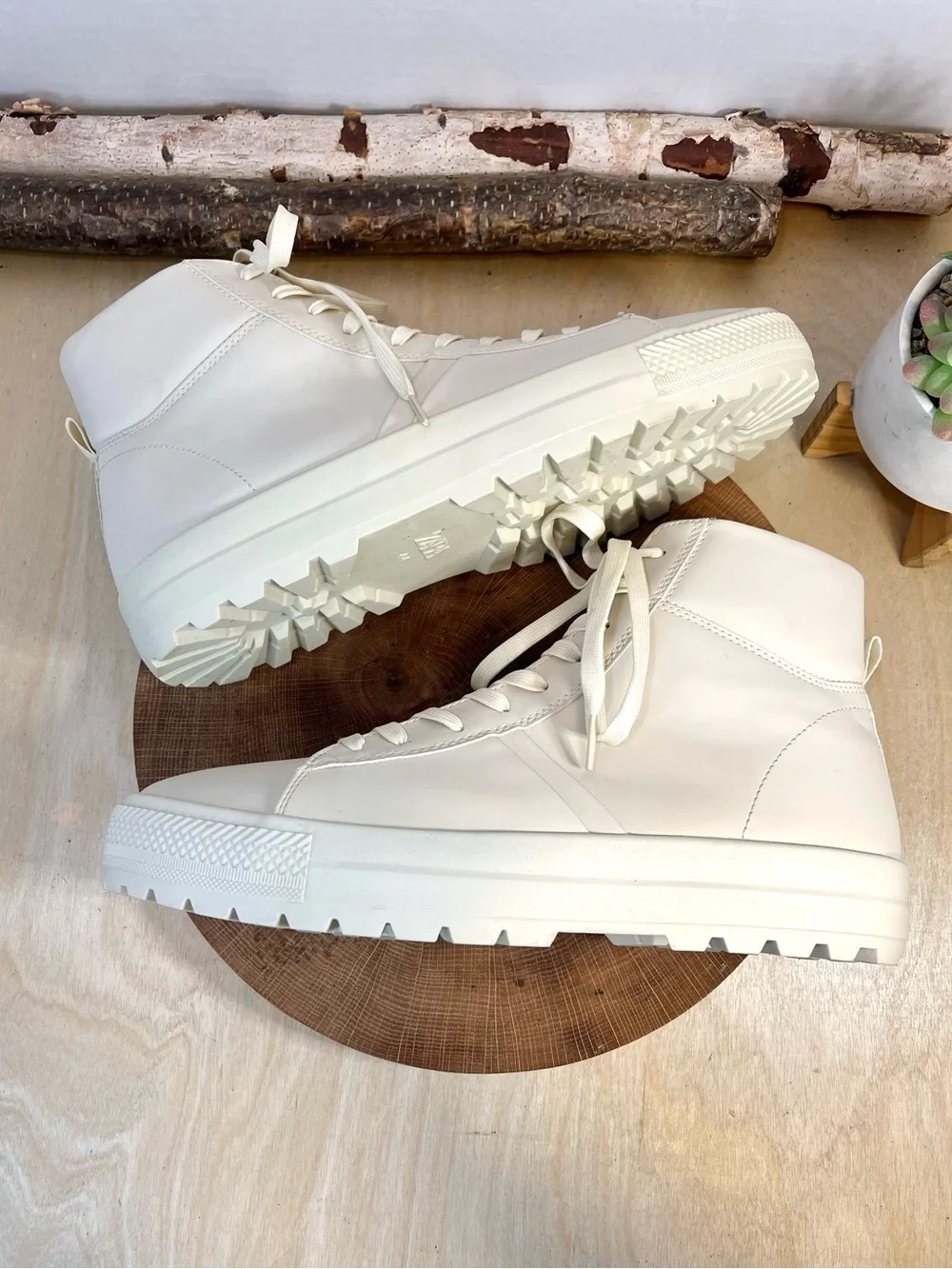 Zara modern statement